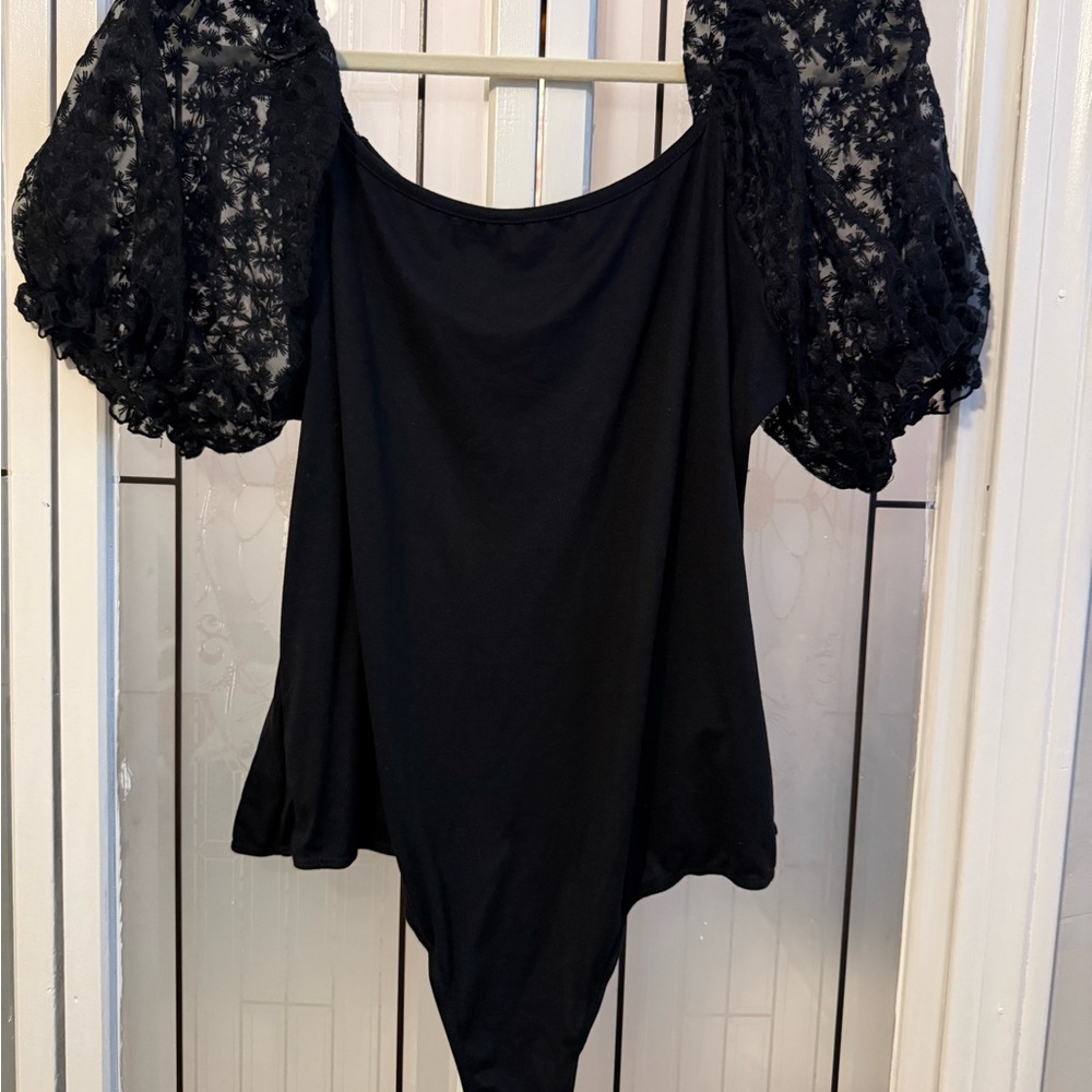 ARULA Black Lace Puff Sleeve Bodysuit